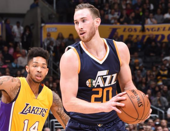 穿的鲜艳红 穿的鲜艳红